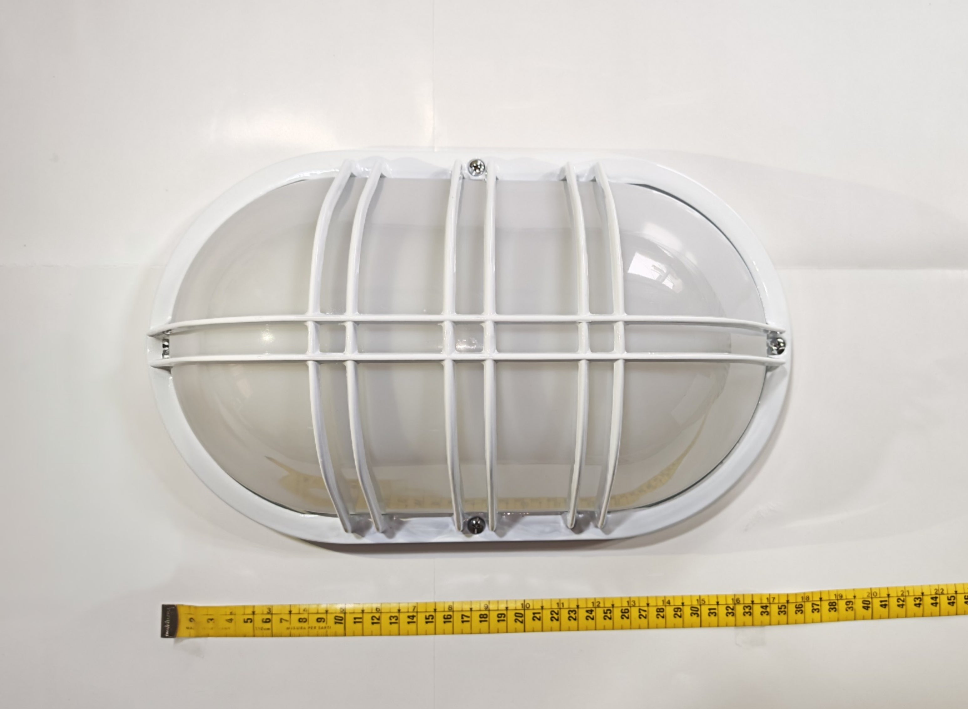 Aplique de Exterior Simon BD-3 Blanco | Diseño Oval con Rejilla – IP54
