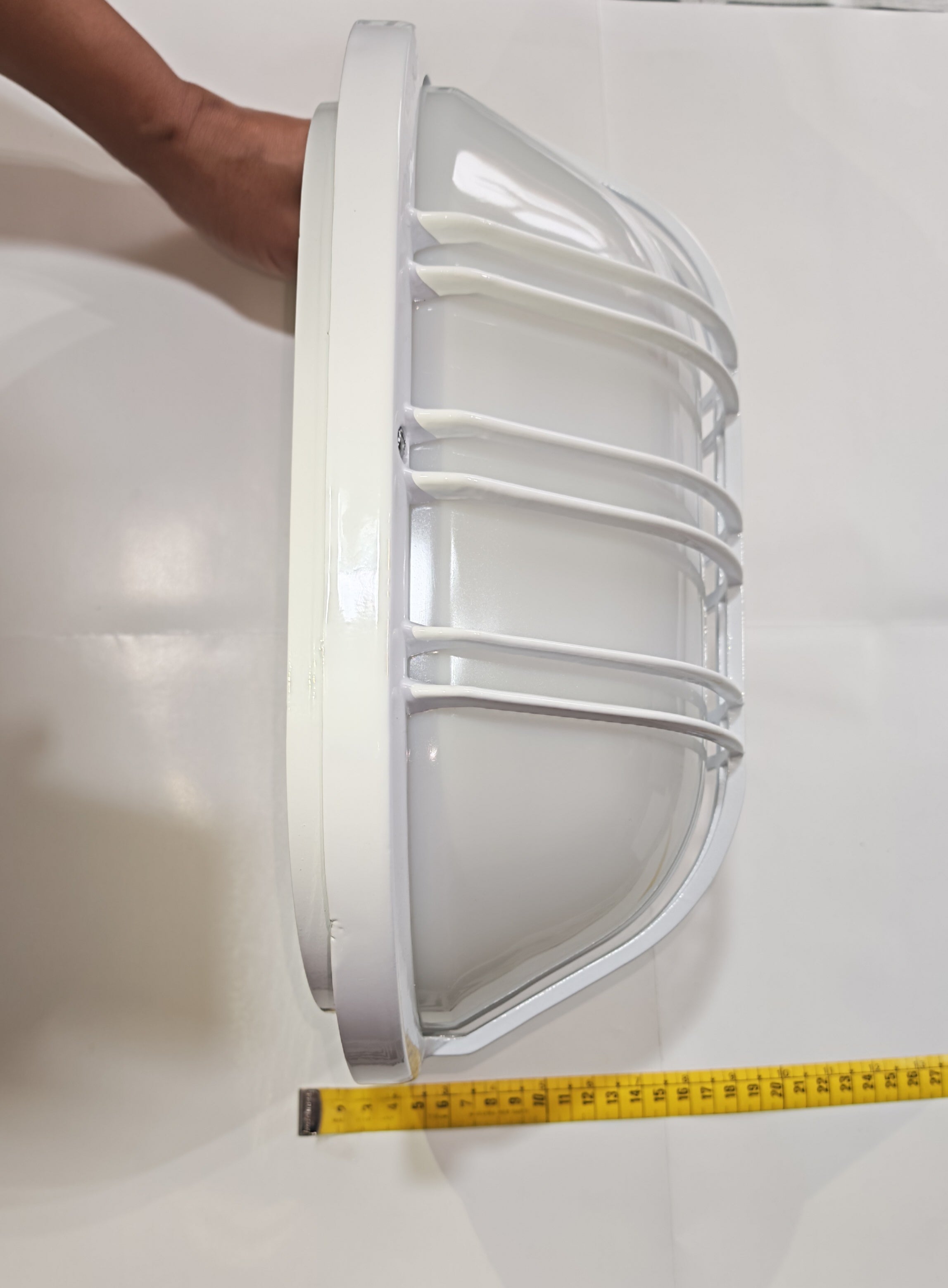 Aplique de Exterior Simon BD-3 Blanco | Diseño Oval con Rejilla – IP54