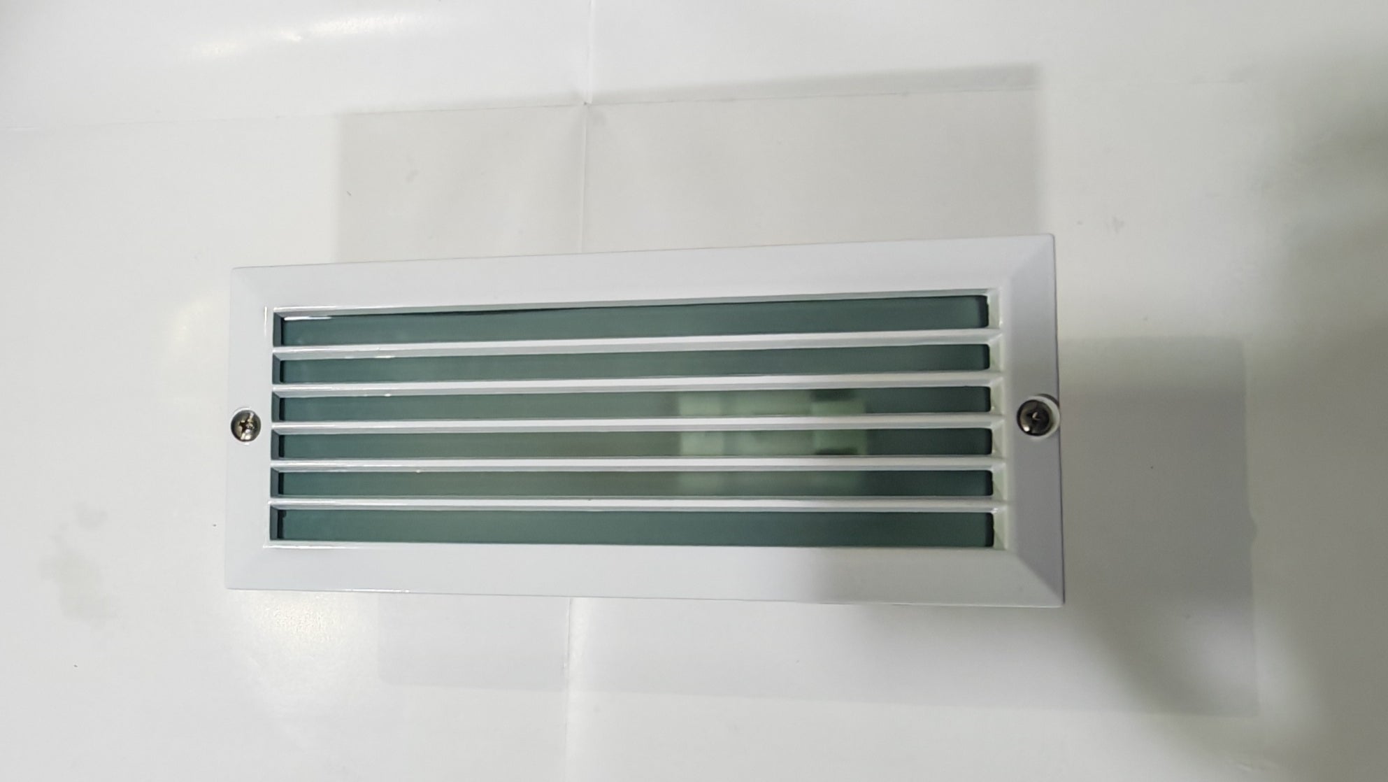 Aplique Empotrable de Exterior Simon BD-7 Blanco | Diseño con Lamas – IP44