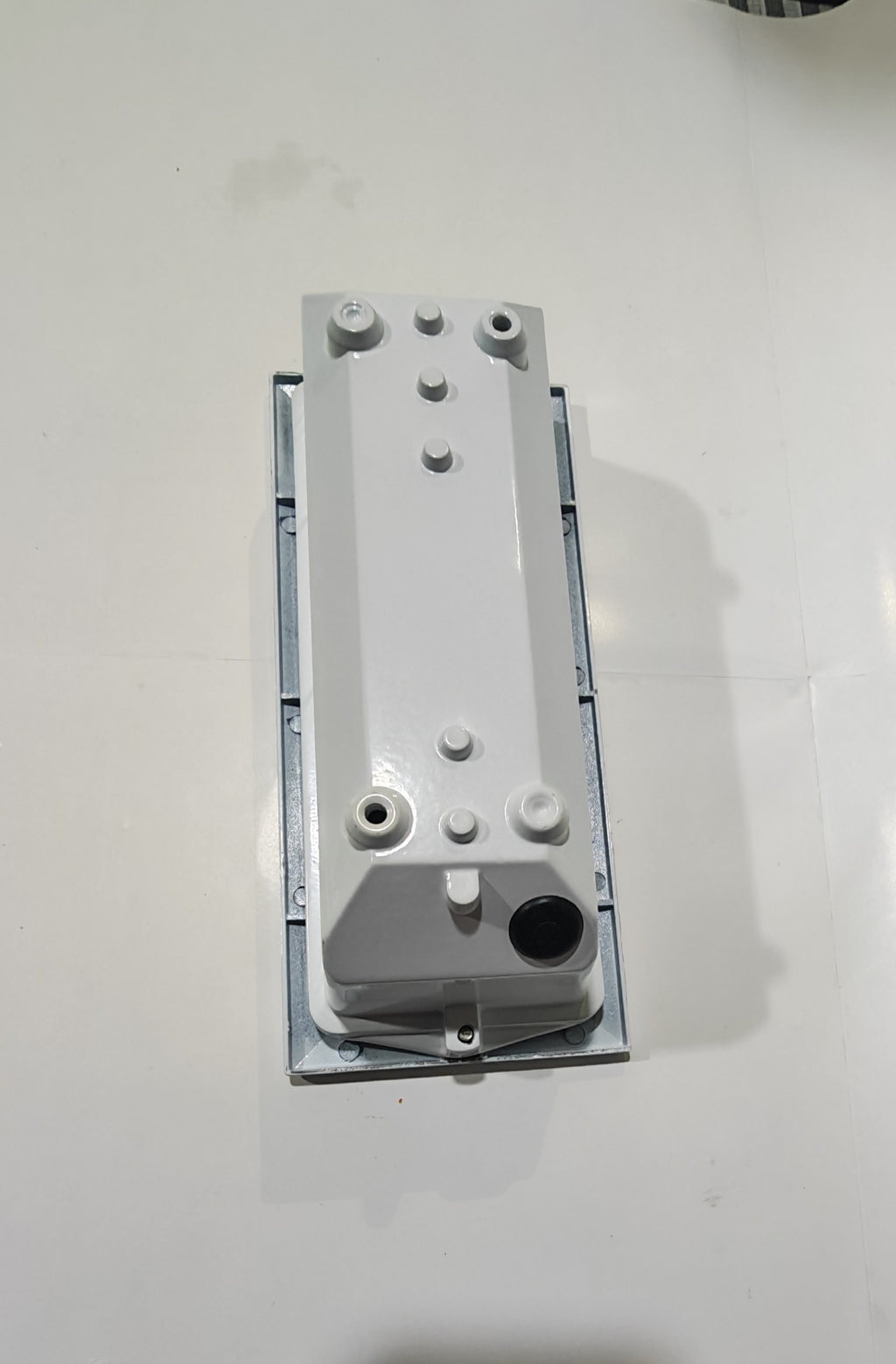 Aplique Empotrable de Exterior Simon BD-7 Blanco | Diseño con Lamas – IP44