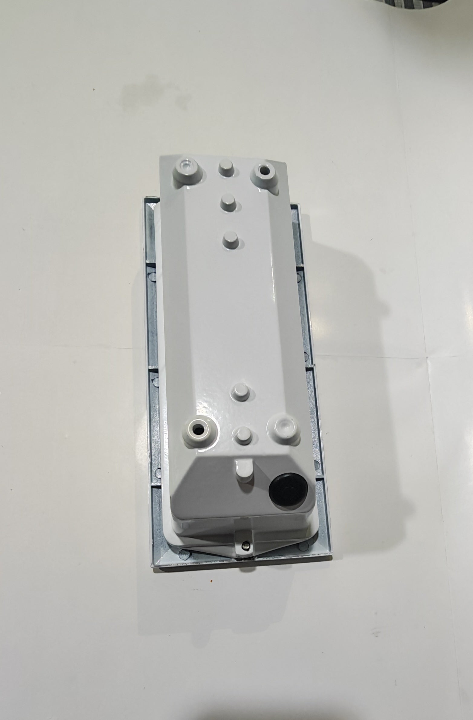 Aplique Empotrable de Exterior Simon BD-7 Blanco | Diseño con Lamas – IP44