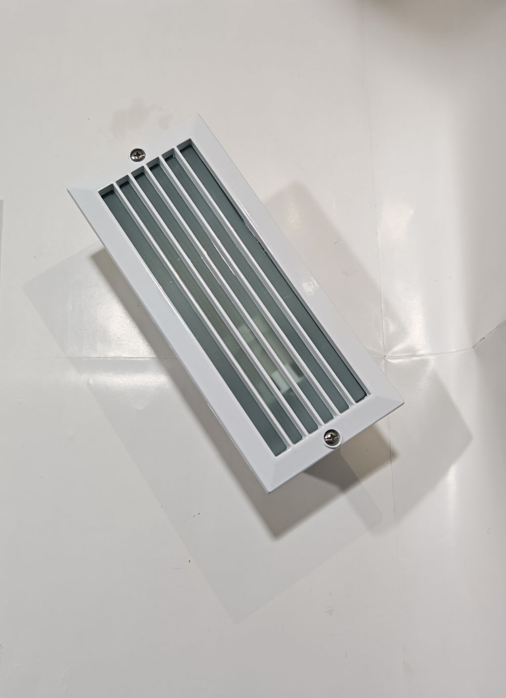Aplique Empotrable de Exterior Simon BD-7 Blanco | Diseño con Lamas – IP44