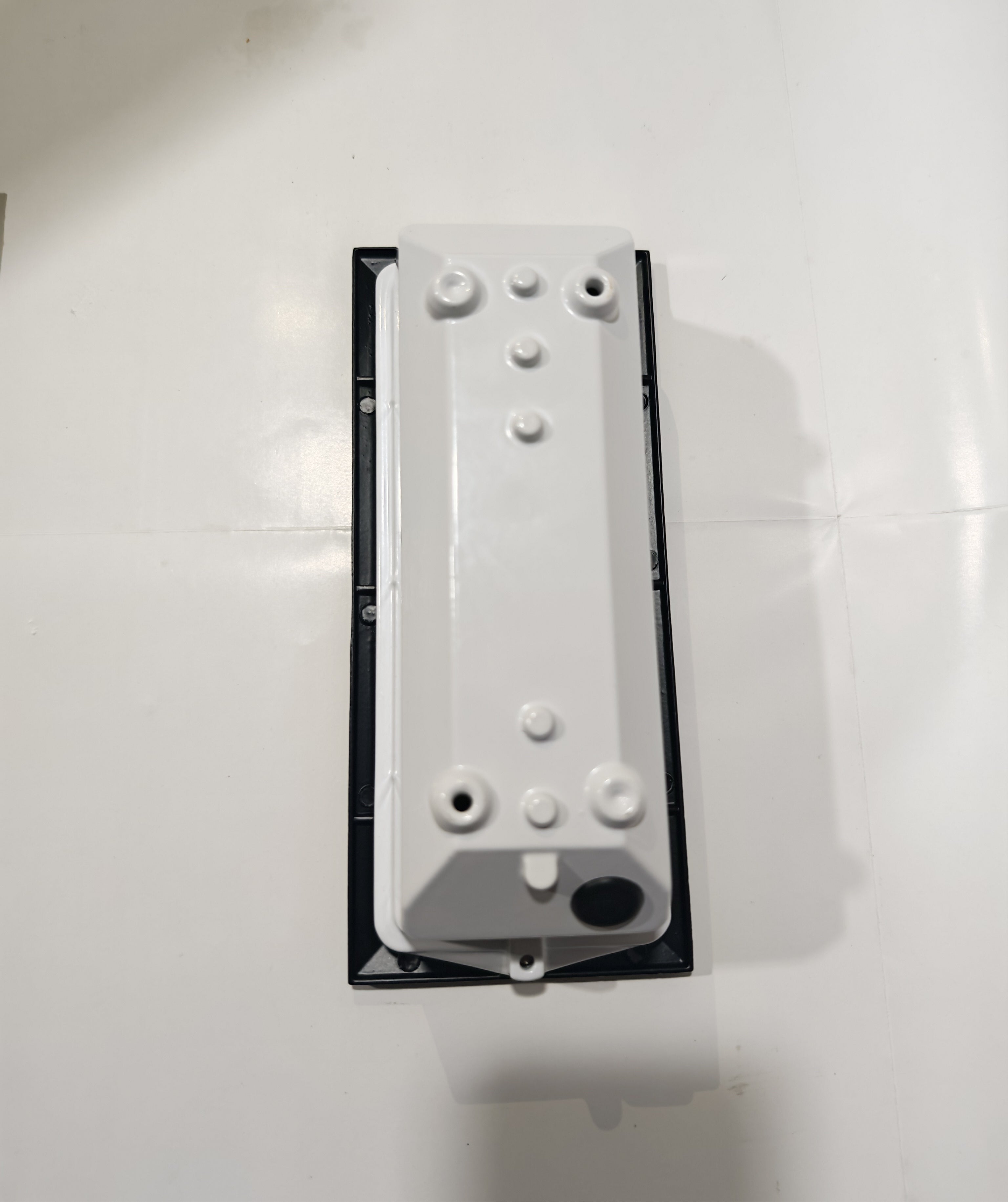 Aplique Empotrable de Exterior Simon BD-7 Negro | Diseño Minimalista Liso – IP44