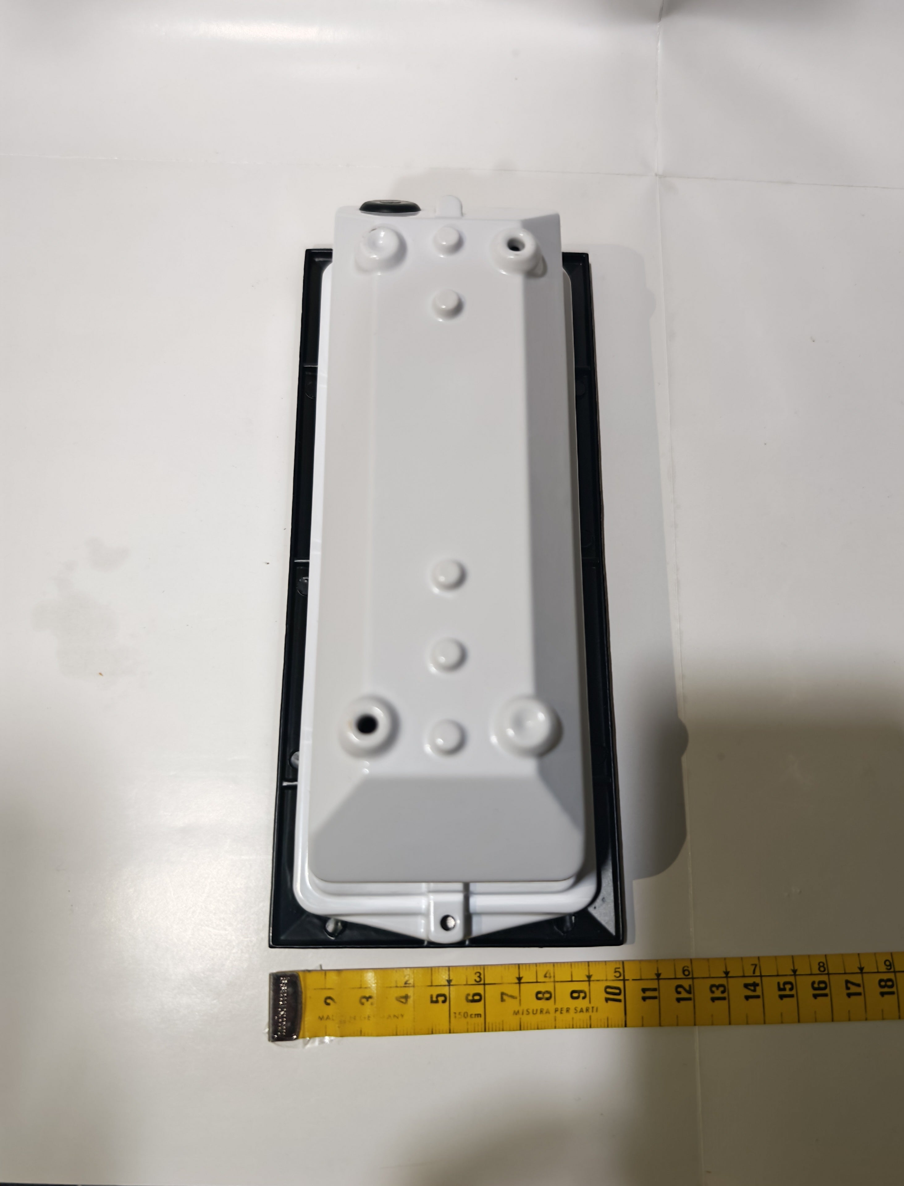 Aplique Empotrable de Exterior Simon BD-7 Negro | Diseño Minimalista Liso – IP44