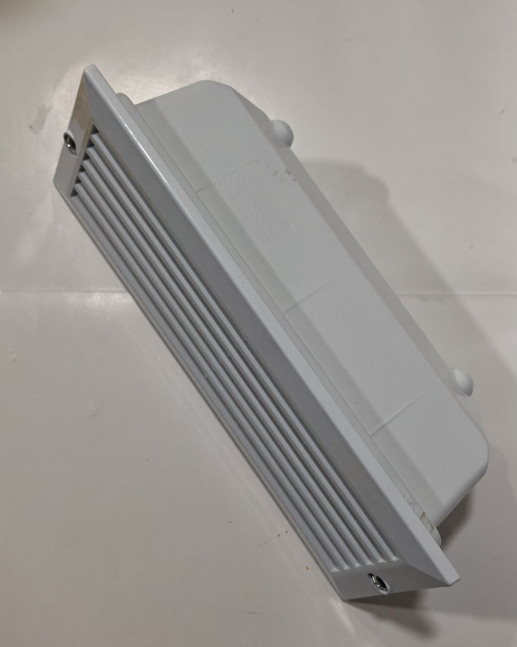 Aplique Empotrable de Exterior Simon BD-7 Blanco | Diseño Rectangular – IP44