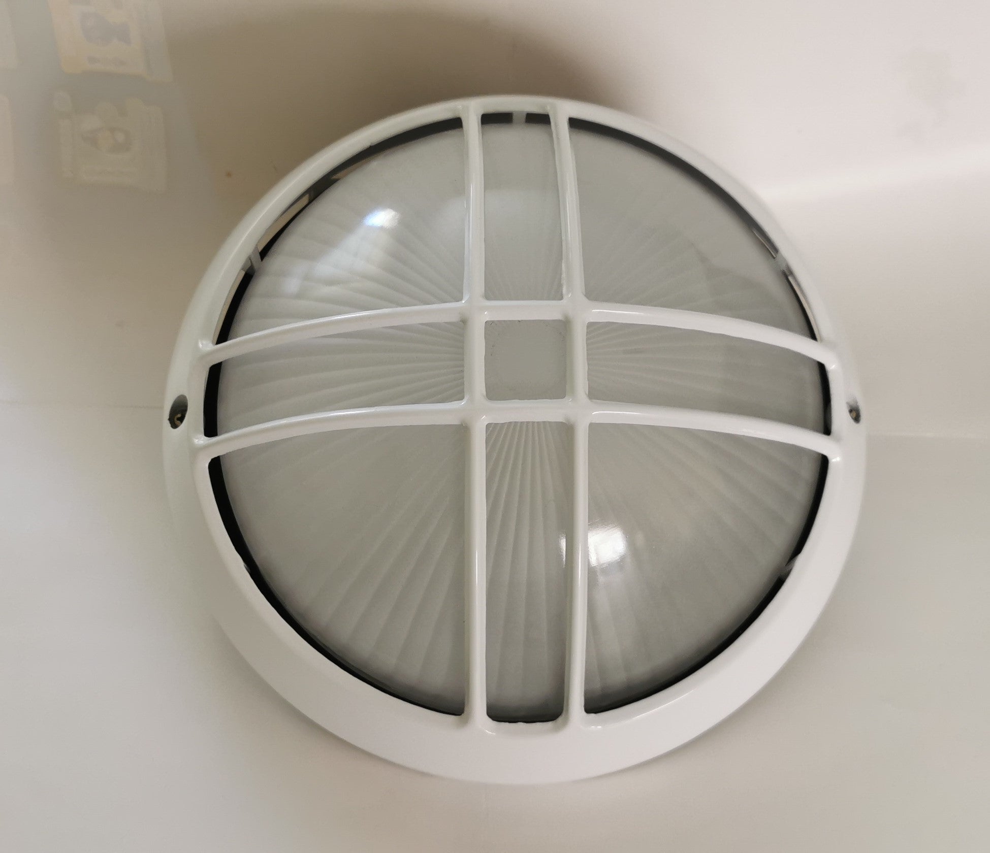 Plafón de Exterior Simon BD-9 Blanco | Diseño Circular con Rejilla – IP54