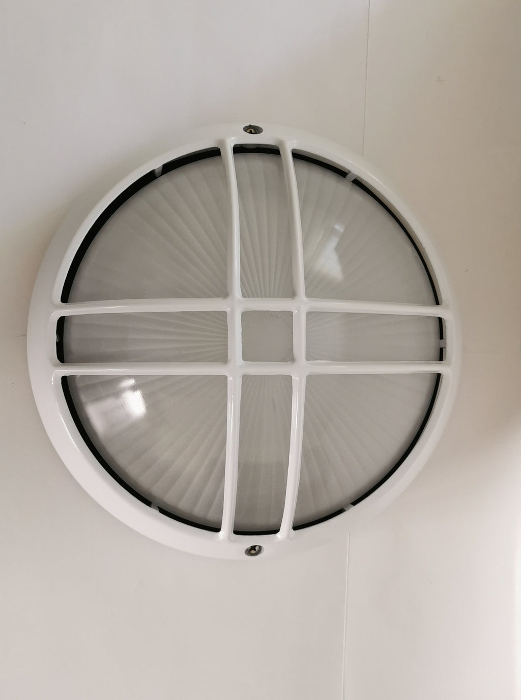Plafón de Exterior Simon BD-9 Blanco | Diseño Circular con Rejilla – IP54