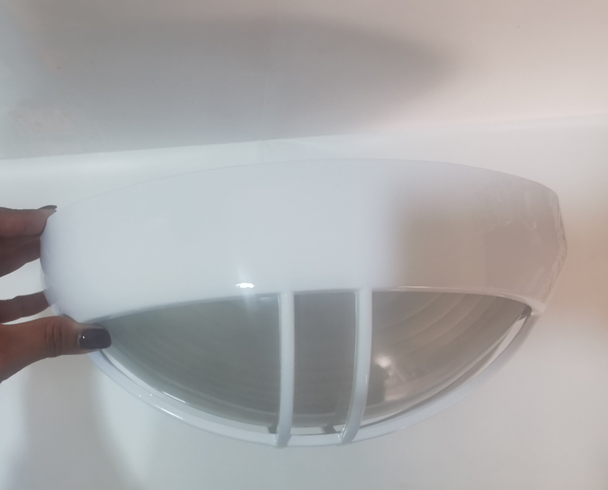 Aplique de Exterior Simon BD-9 Blanco | Diseño Ovalado con Rejilla – IP54