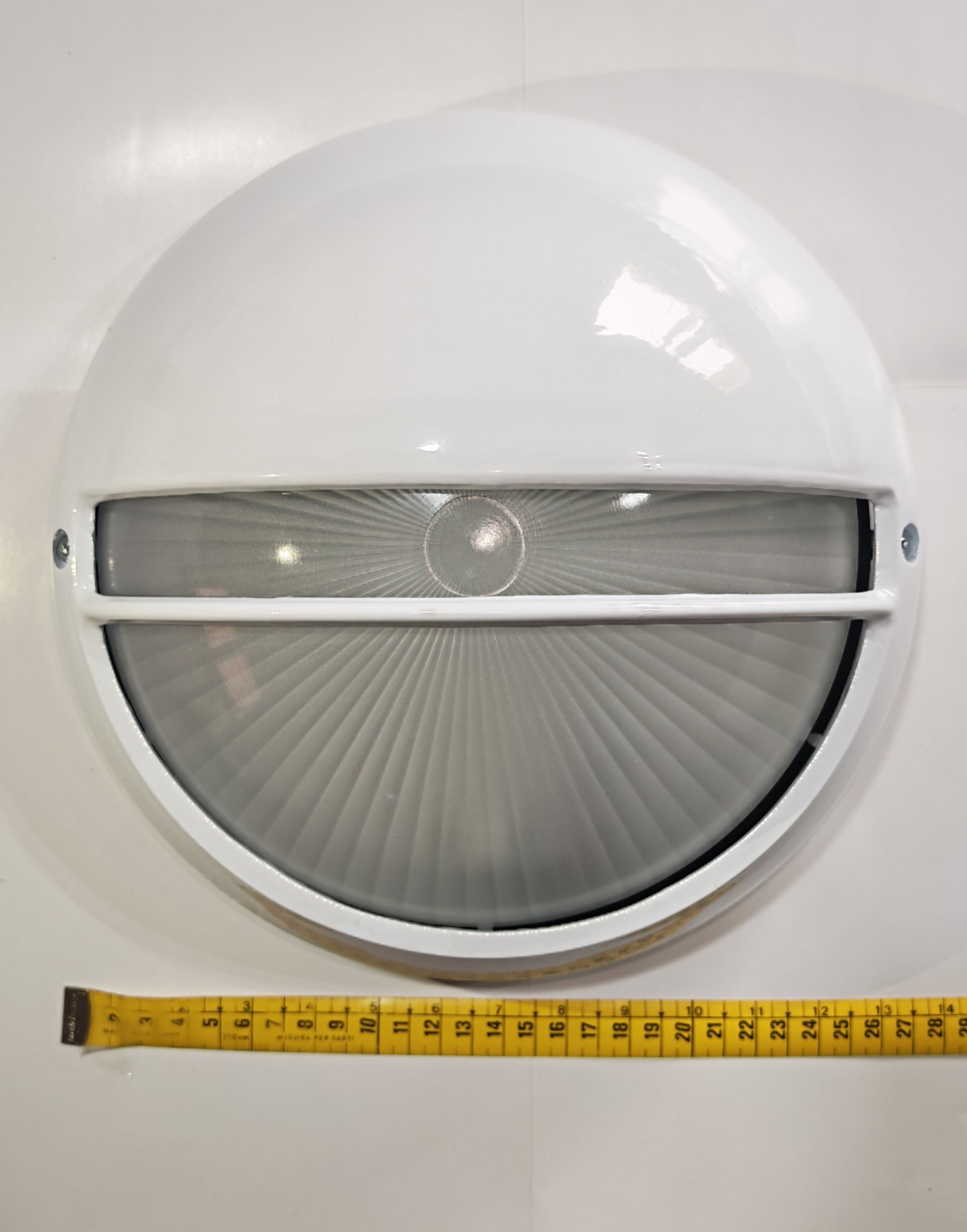 Plafón de Exterior Simon BD-9 Blanco | Diseño Circular con Visera y Rejilla – IP54