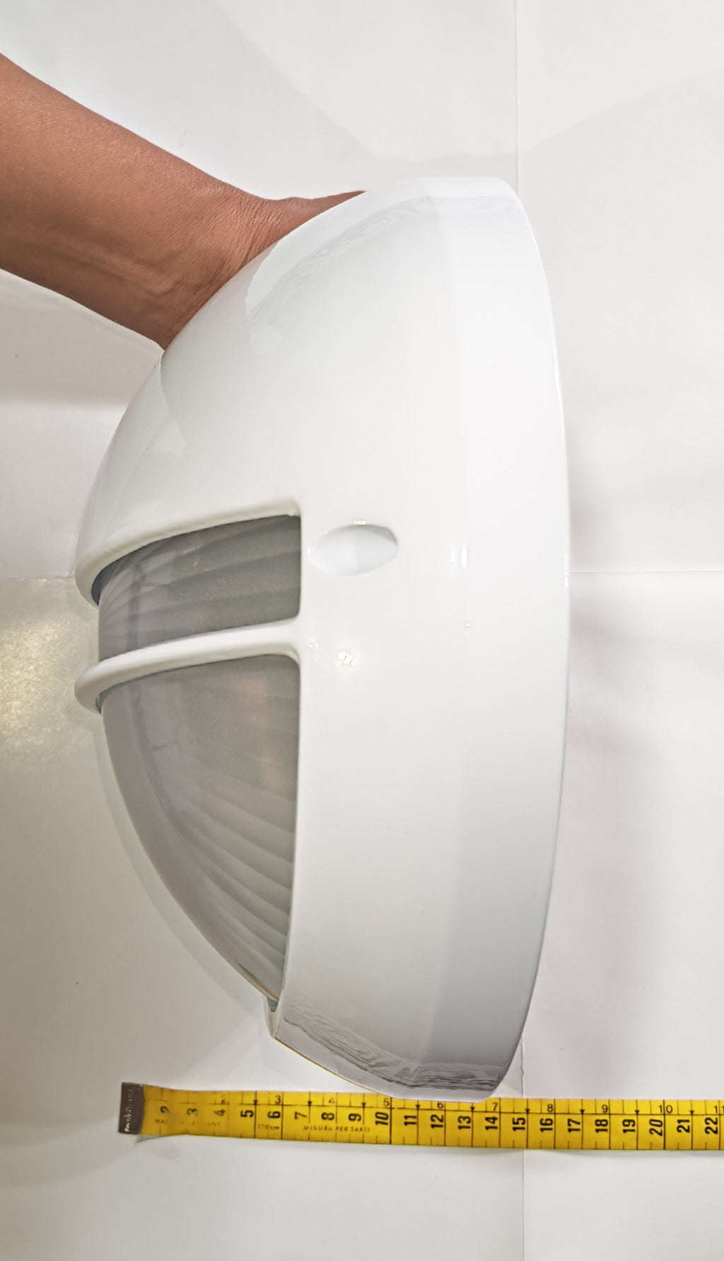 Plafón de Exterior Simon BD-9 Blanco | Diseño Circular con Visera y Rejilla – IP54