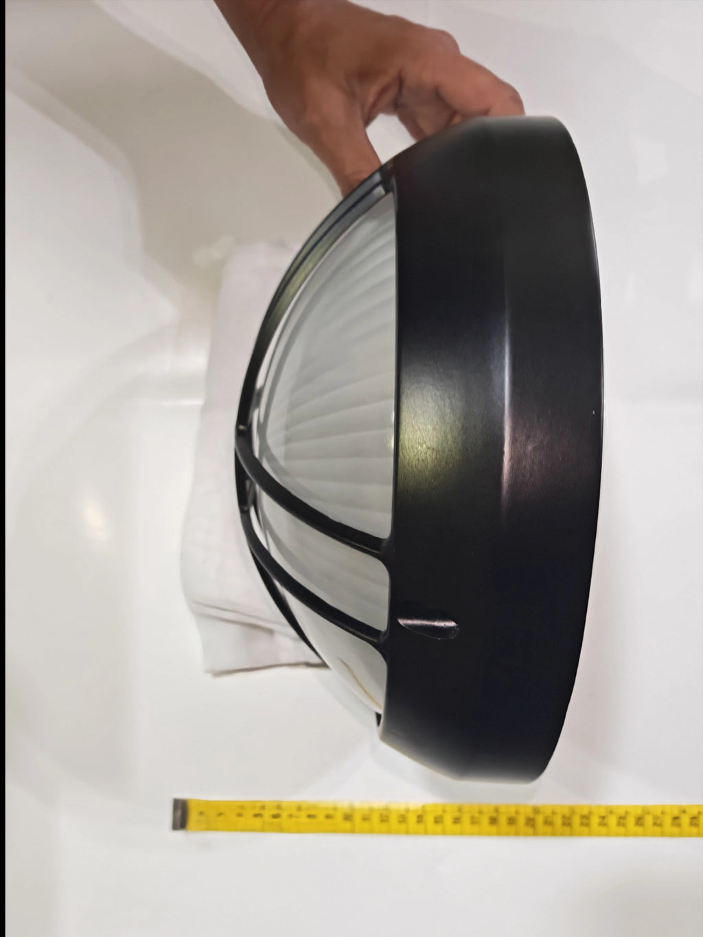 Plafón de Exterior Simon BD-9 Negro | Diseño Circular con Rejilla – IP54