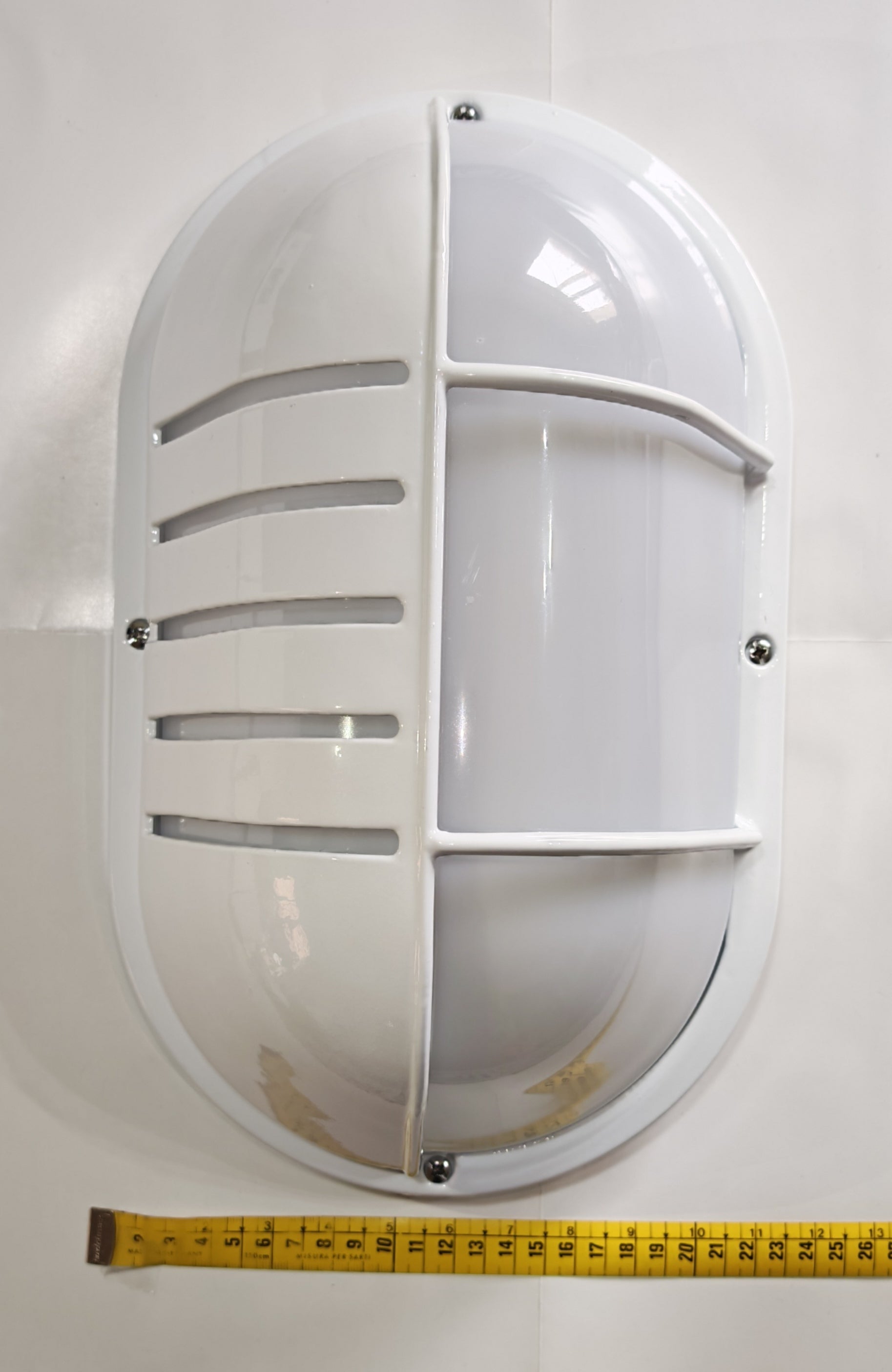 Aplique de Exterior Simon BD-3 Blanco | Diseño Oval con Rejilla y Visera – IP54